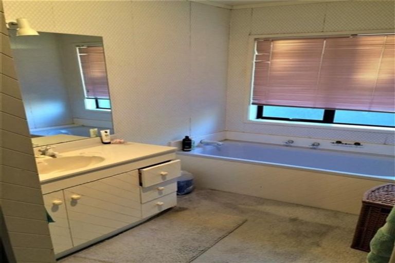 Photo of property in 3/55 Scenic Drive, Hillpark, Auckland, 2102