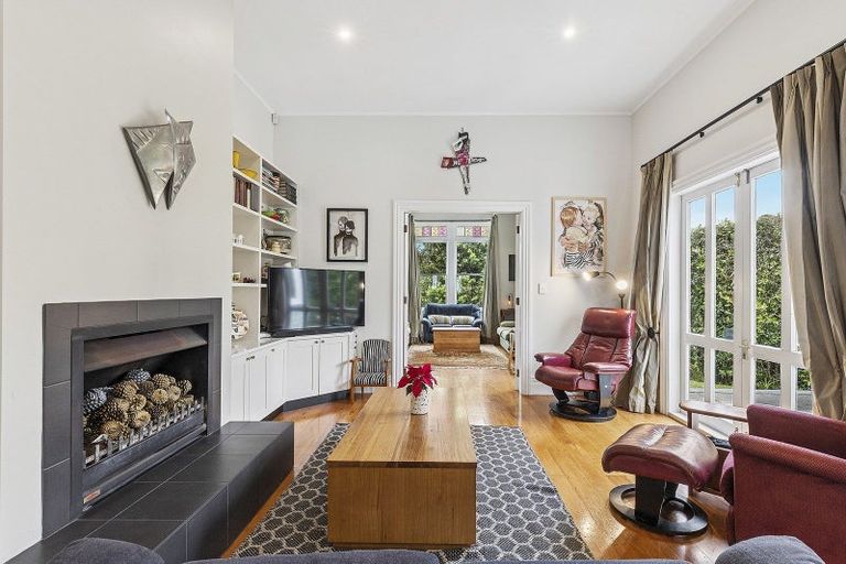 Photo of property in 9 West Road, Northland, Wellington, 6012