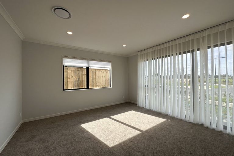 Photo of property in 13 Cara Avenue, Kumeu, 0810