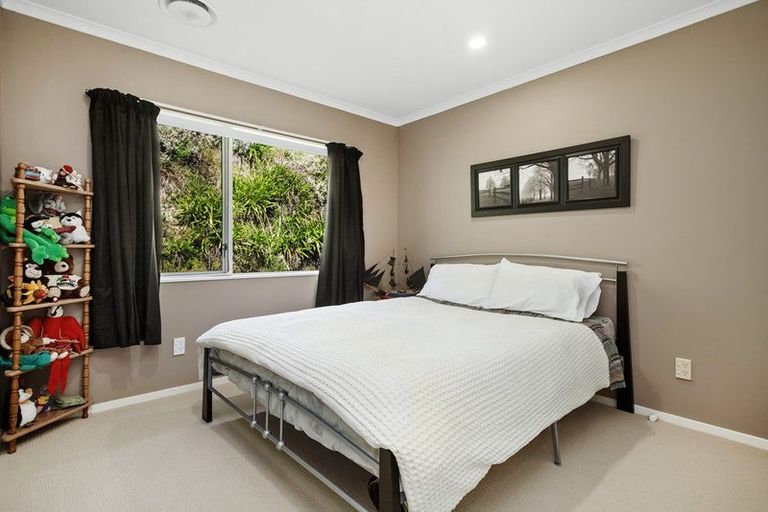 Photo of property in 125 Woodman Drive, Tawa, Wellington, 5028