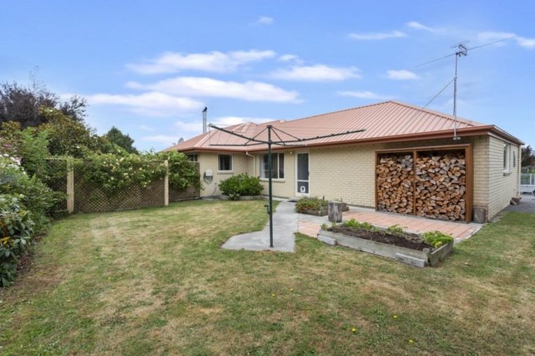Photo of property in 15 Hawkins Place, Rangiora, 7400