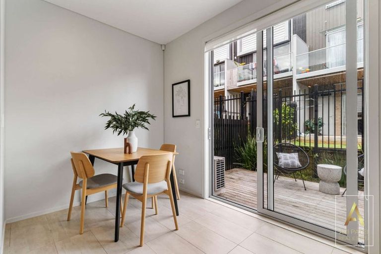 Photo of property in 10 Ceramic Lane, New Lynn, Auckland, 0600