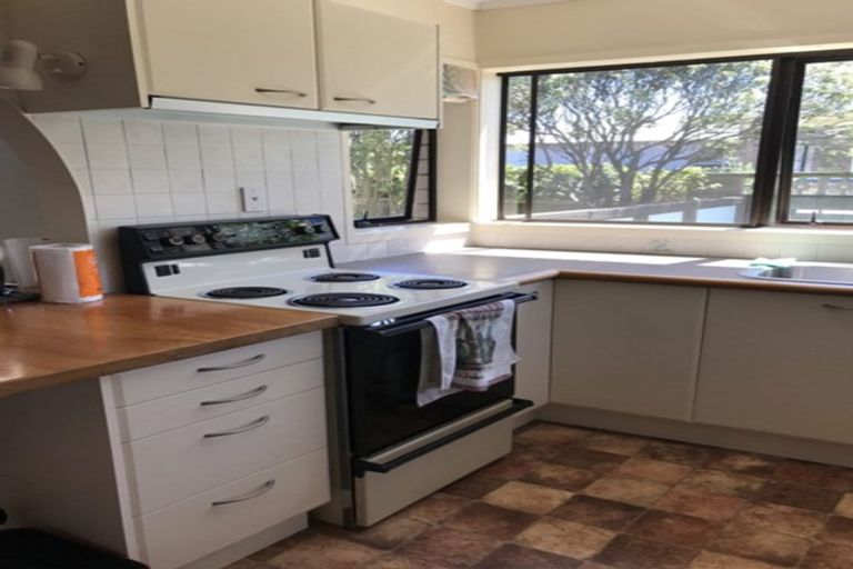 Photo of property in 2/127 Bucklands Beach Road, Bucklands Beach, Auckland, 2012