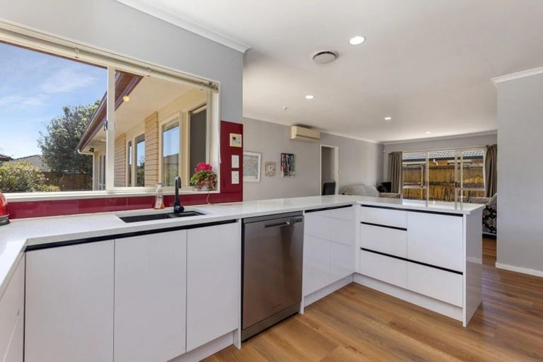 Photo of property in 39 Blackwood Drive, Wattle Downs, Auckland, 2103