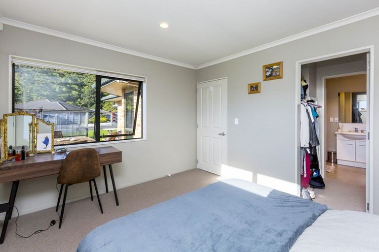 Photo of property in 4 Beaufort Close, Kingsley Heights, Upper Hutt, 5018