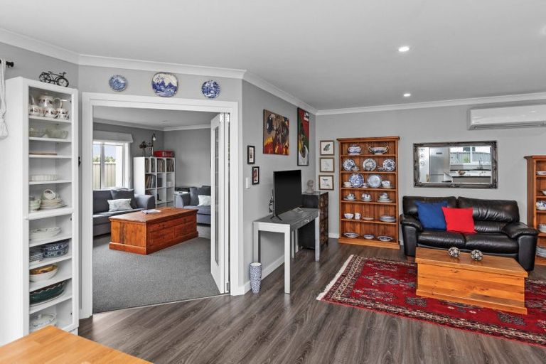 Photo of property in 10 Pelorus Avenue, Poraiti, Napier, 4112