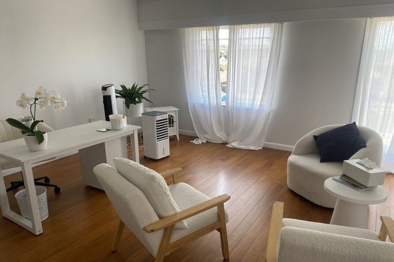 Photo of property in 119 Shakespeare Road, Milford, Auckland, 0620