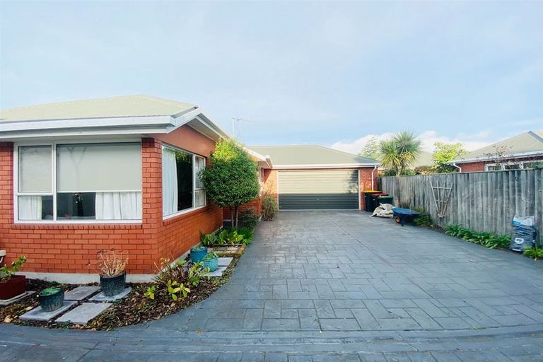 Photo of property in 2/126 Opawa Road, Opawa, Christchurch, 8023