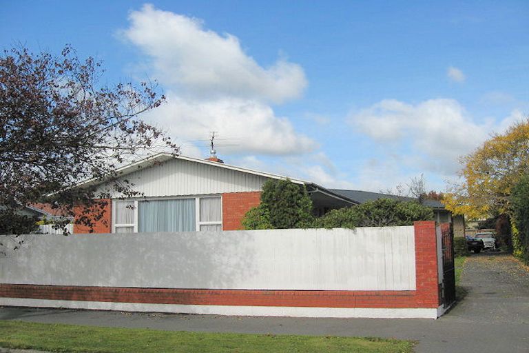 Photo of property in 19 Powell Crescent, Ilam, Christchurch, 8041