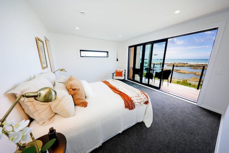 Photo of property in 354 The Esplanade, Island Bay, Wellington, 6023
