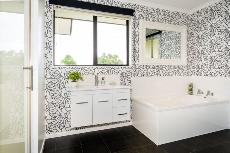 Photo of property in 57 Puflett Road, Havelock North, 4130