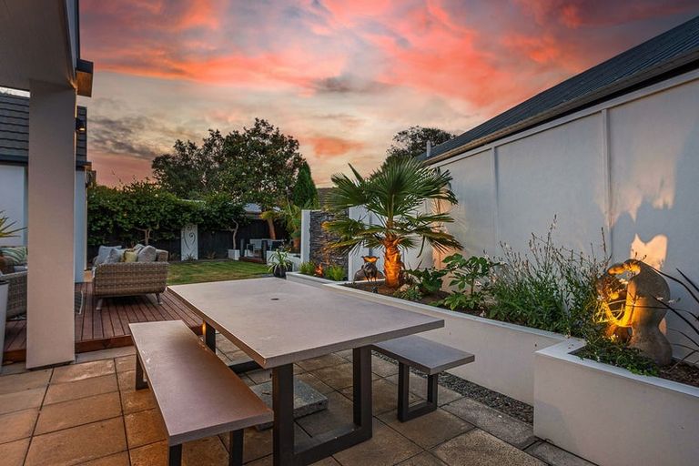 Photo of property in 3 Fieldmoor Place, Parklands, Christchurch, 8083