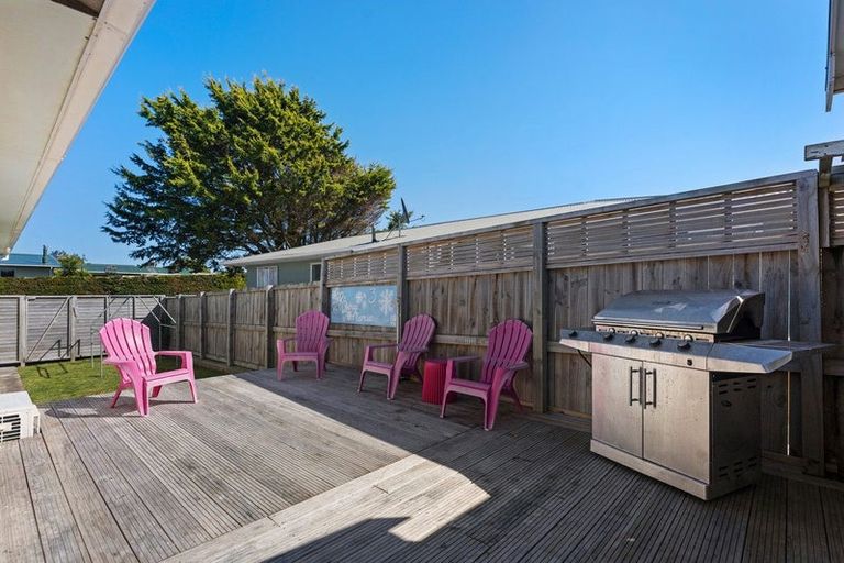 Photo of property in 4 Robert Mckeen Street, Otaki Beach, Otaki, 5512