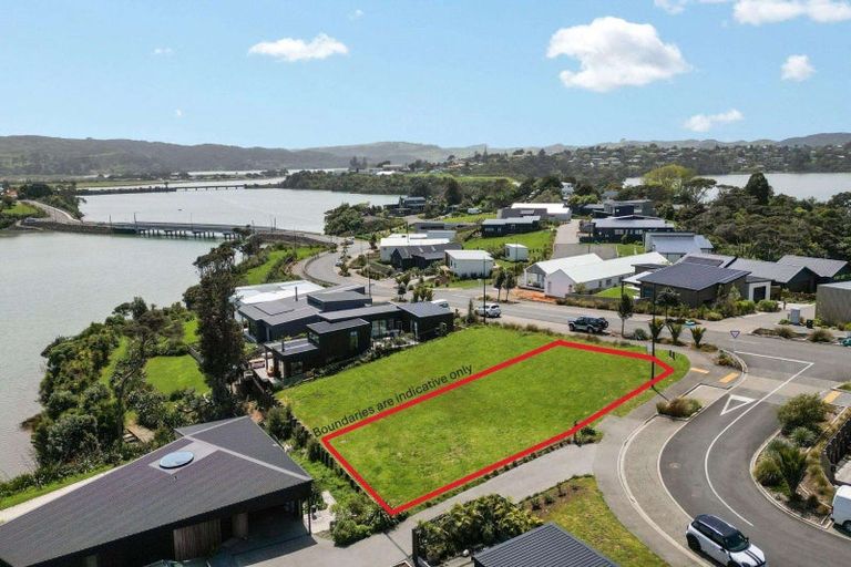 Photo of property in 2 Pekapeka Street, Raglan, 3225