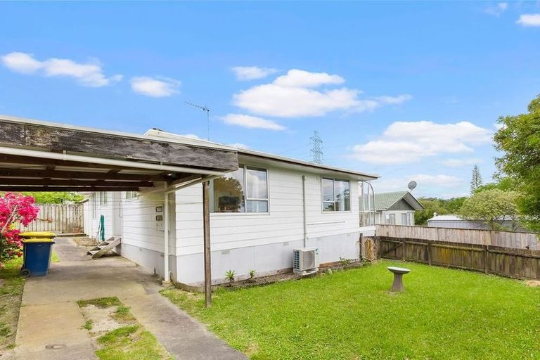 Photo of property in 1/39 Reynella Drive, Massey, Auckland, 0614