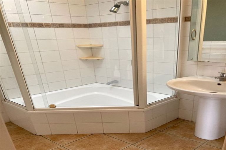 Photo of property in 5 Lewis Road, Pakuranga, Auckland, 2010