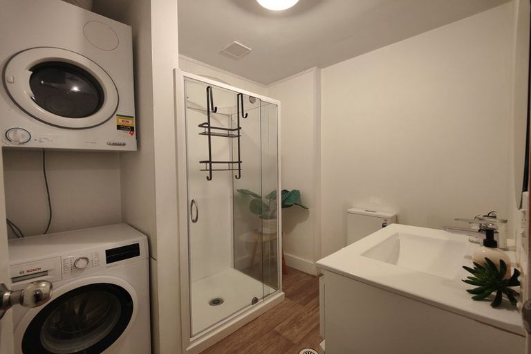 Photo of property in 1/5 Hopper Street, Mount Cook, Wellington, 6011