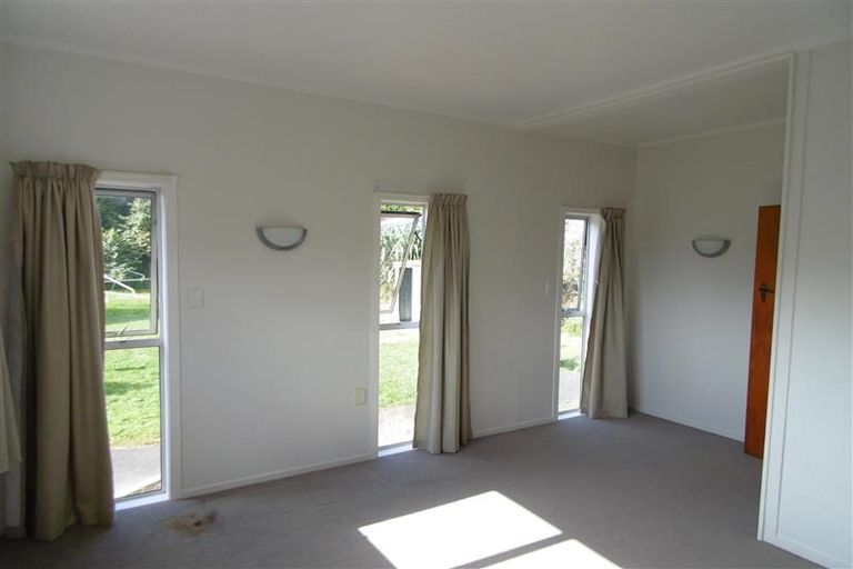 Photo of property in 53 Seaview Road, Marfell, New Plymouth, 4310