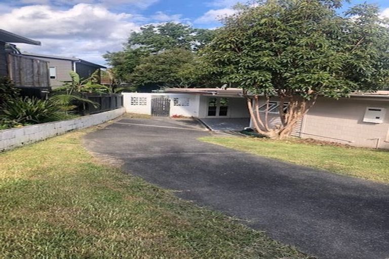 Photo of property in 2/2 Flavia Close, Torbay, Auckland, 0630