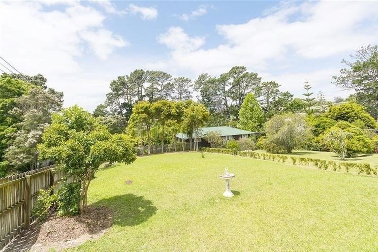 Photo of property in 22 Crystal Avenue, Glendene, Auckland, 0602
