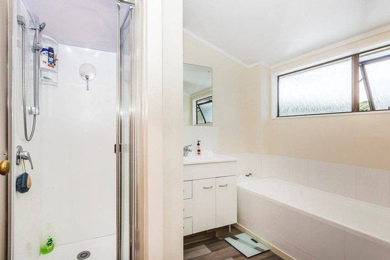 Photo of property in 2/29a Parkvale Road, Karori, Wellington, 6012