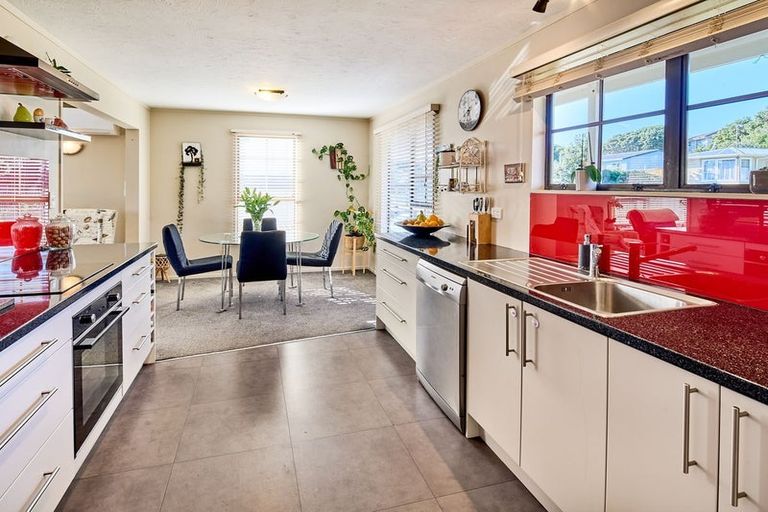 Photo of property in 6 Cleat Street, Whitby, Porirua, 5024