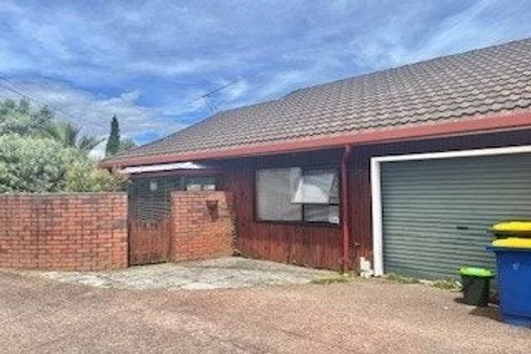 Photo of property in 1/20 Reid Road, New Lynn, Auckland, 0600