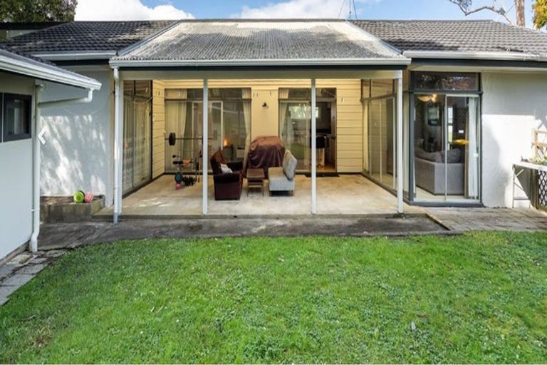 Photo of property in 28 Brunton Place, Glenfield, Auckland, 0629