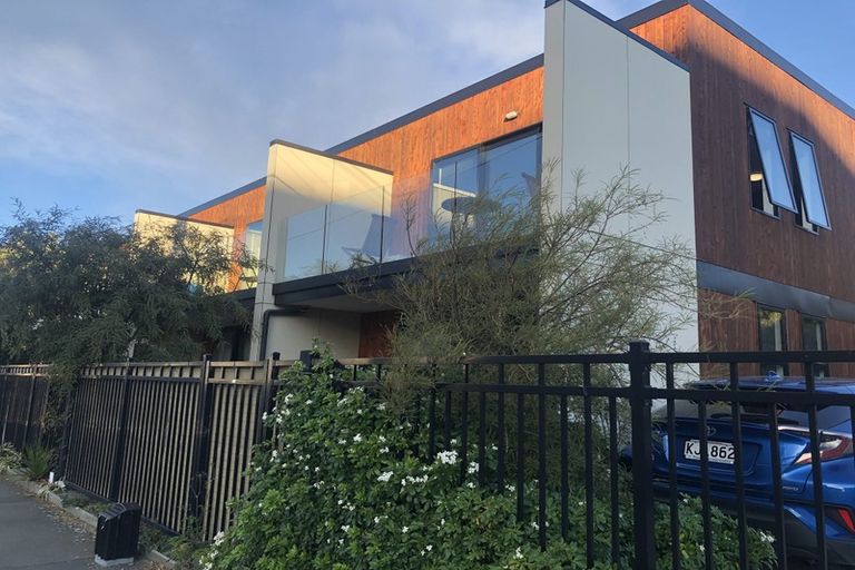 Photo of property in 33 Grove Road, Addington, Christchurch, 8024