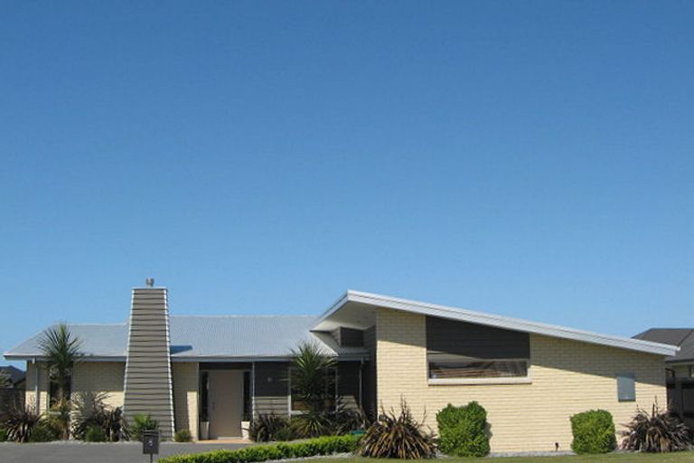 Photo of property in 6 Willowview Drive, Redwood, Christchurch, 8051