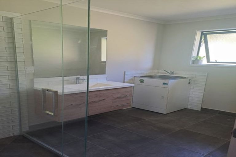 Photo of property in 2 St Julia Court, Helensville, 0800