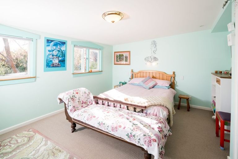 Photo of property in 33 Norwood Street, Beckenham, Christchurch, 8023