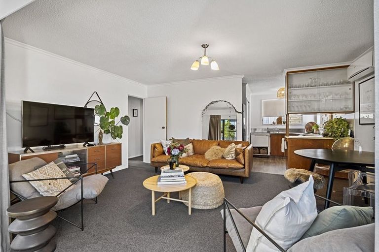 Photo of property in 5a Clemow Road, Fitzroy, New Plymouth, 4312