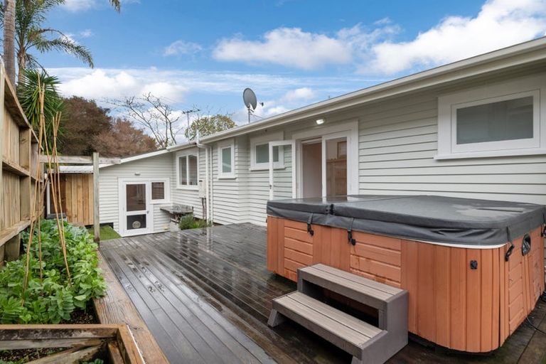 Photo of property in 6 Manuwai Road, Torbay, Auckland, 0630