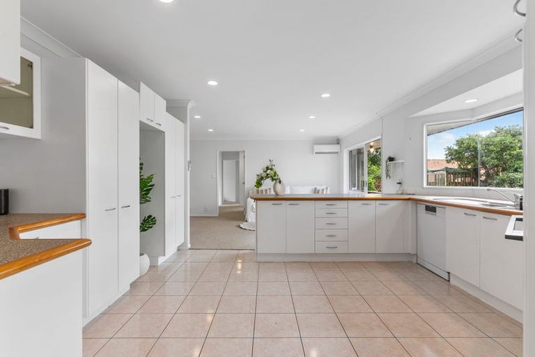 Photo of property in 3 Bronte Place, Somerville, Auckland, 2014