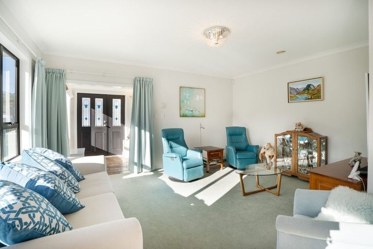 Photo of property in 51 Oxford Street, Tawa, Wellington, 5028