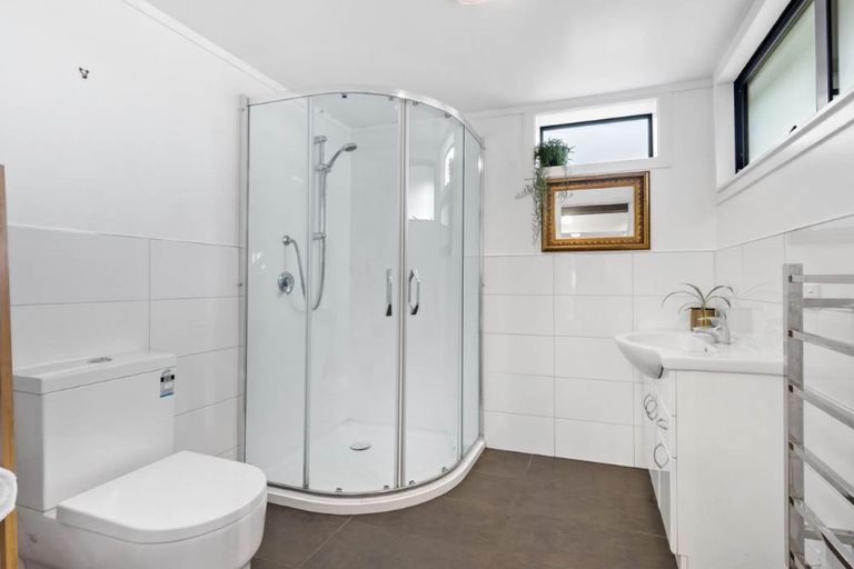 Photo of property in 35 Pluto Place, Beach Haven, Auckland, 0626