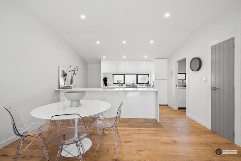 Photo of property in 5a Park Street, Thorndon, Wellington, 6011