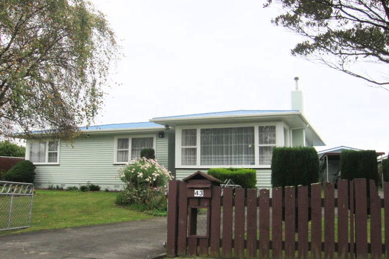 Photo of property in 43 Duff Crescent, Highbury, Palmerston North, 4412