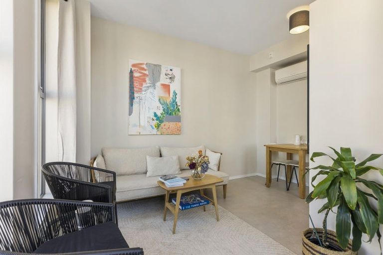 Photo of property in 31 Karo Drive, Te Aro, Wellington, 6011