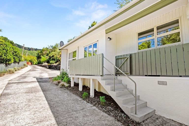 Photo of property in 6a Julia Place, Tawa, Wellington, 5028