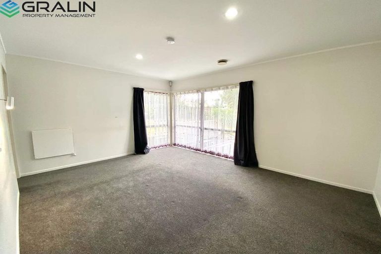 Photo of property in 9 Picasso Drive, West Harbour, Auckland, 0618