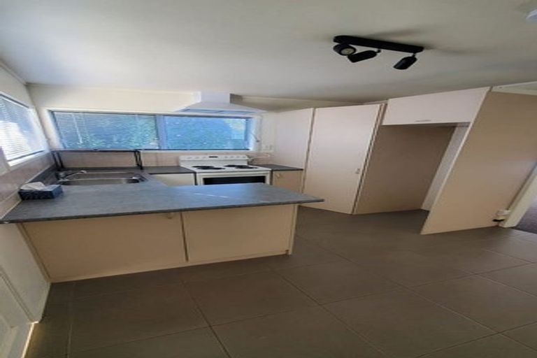 Photo of property in 1/21 Target Road, Totara Vale, Auckland, 0629