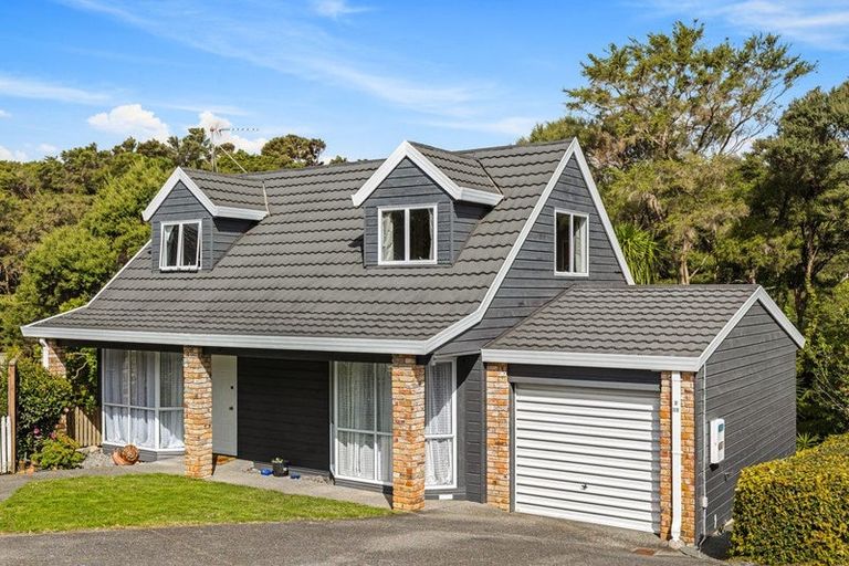 Photo of property in 2/30 Lagoon Way, West Harbour, Auckland, 0618