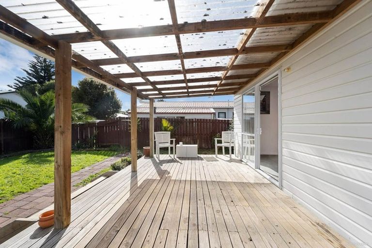 Photo of property in 1/18 Eulogy Place, Randwick Park, Auckland, 2105