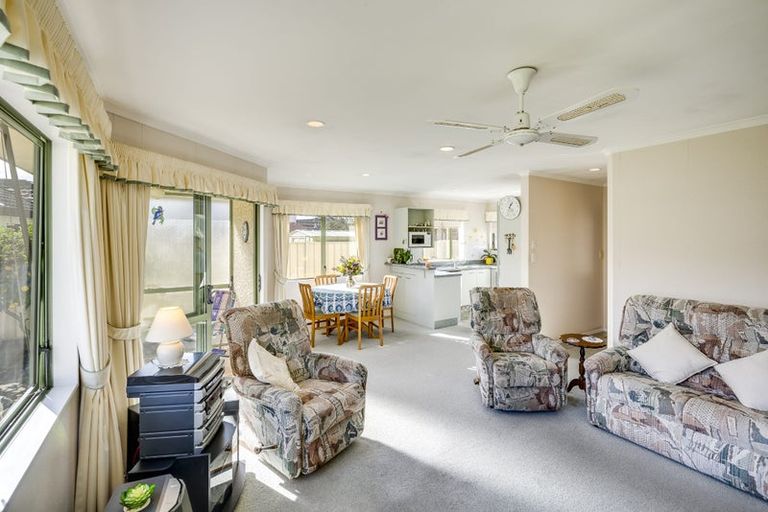 Photo of property in 17 Pukekura Place, Taradale, Napier, 4112