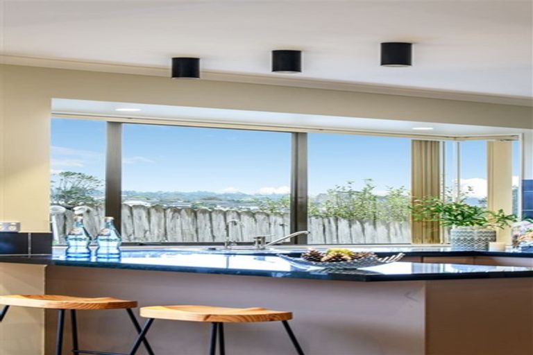 Photo of property in 4 Chelmsley Avenue, Henderson, Auckland, 0612