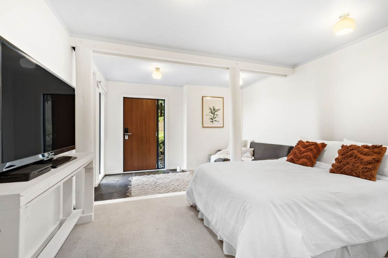 Photo of property in 35 Pluto Place, Beach Haven, Auckland, 0626