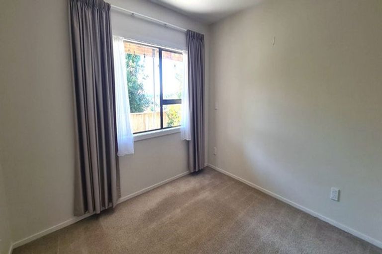 Photo of property in 16 Valdese Rise, Browns Bay, Auckland, 0630