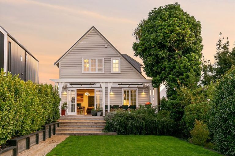 Photo of property in 43 Pirie Street, Mount Victoria, Wellington, 6011